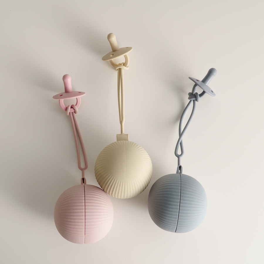 新しいベビーおしゃぶりホルダー BPA フリーソフトシリコー - Zwitsal Baby Products のレビューと価格
